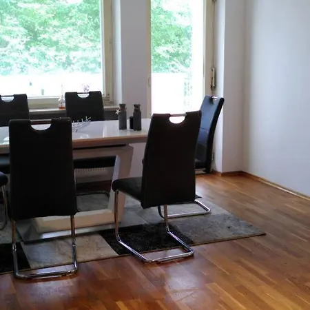 Apartment 3 Zimmer-wohnung - Fuer Arbeitsaufenthalte - Gemuetlich, Gut Gelegen Und Guenstige Wochenraten